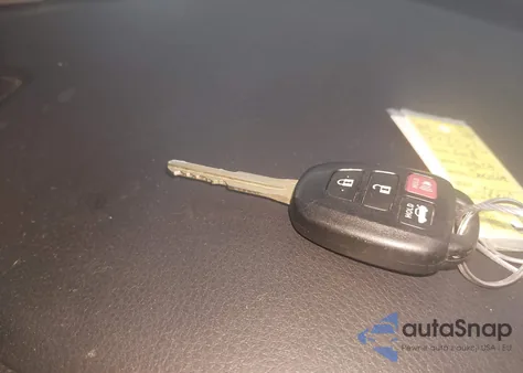 2018 Toyota Corolla Le z USA, uszkodzony, nr VIN 5YFBURHE8JP778362